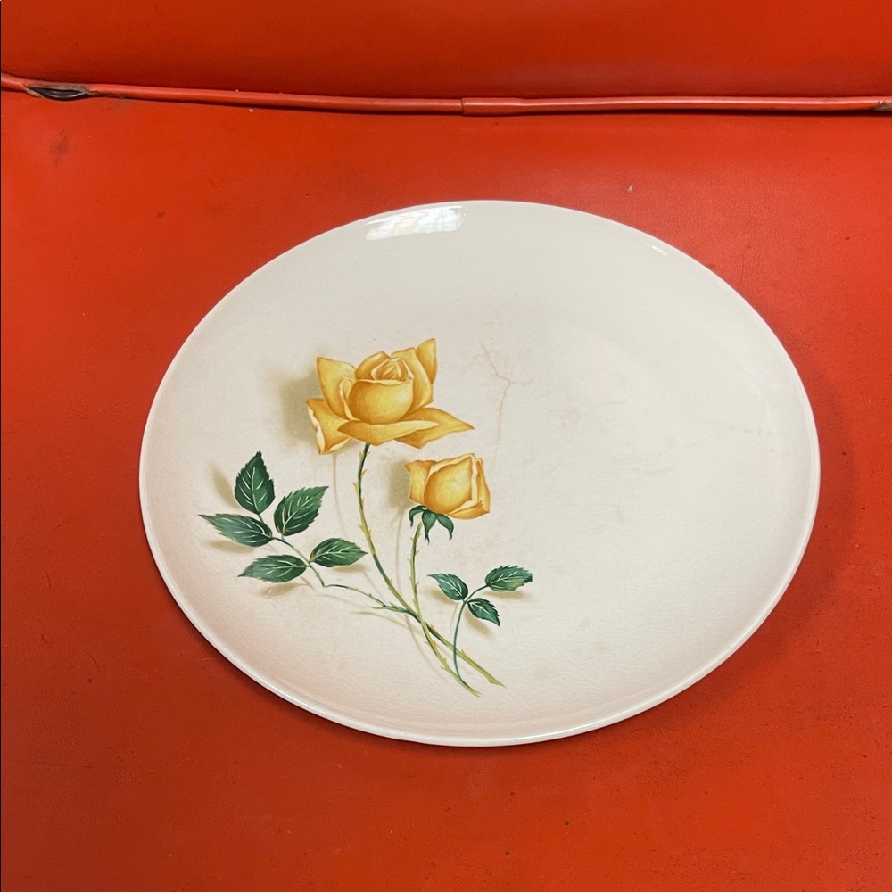 Elegant Floral Plate with Yellow Rose Design